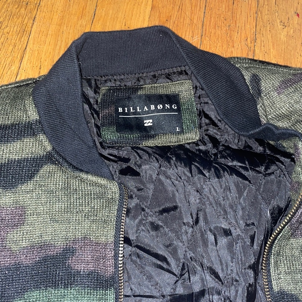 Billabong Coat Lightly Used, Fits Smaller View 2
